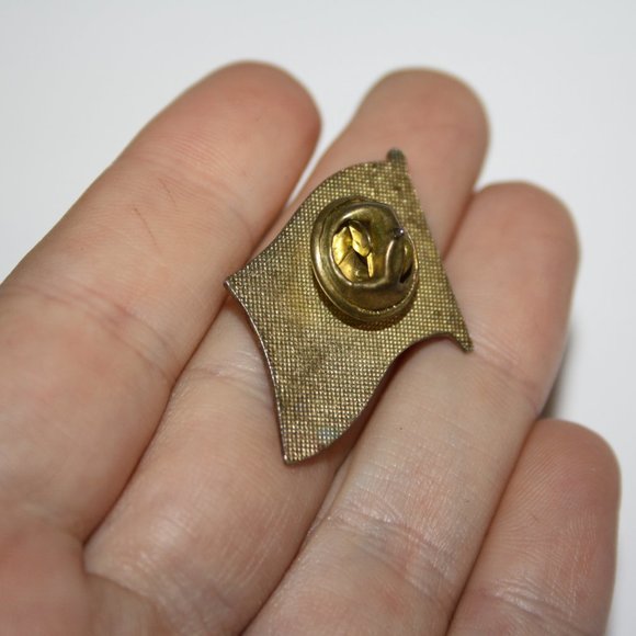 Vintage gold American Flag lapel pin 1" - Picture 2 of 4
